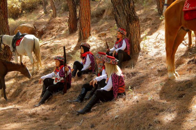 "Dağların Sultanları Kadın Efeler", Kahraman Türk Kadınını Temsil Ediyor