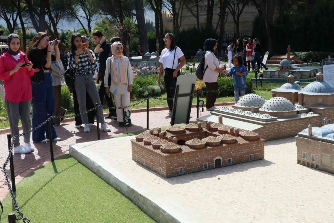 Gençler Manisa’nın Tarihi Ve Kültürel Güzelliklerini Tanıma Fırsatını Buldu