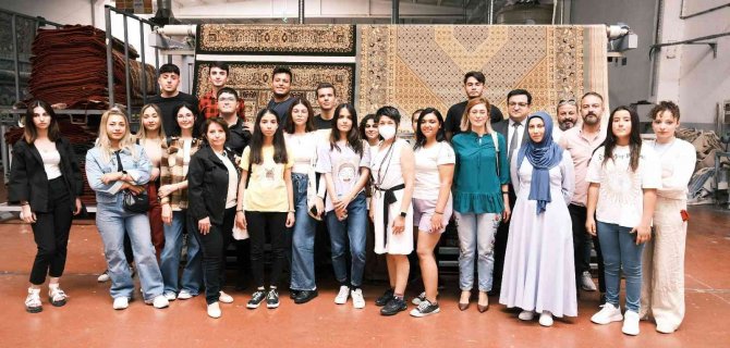 Geleceğin Tasarımcıları Halı Fabrikasını Ziyaret Etti