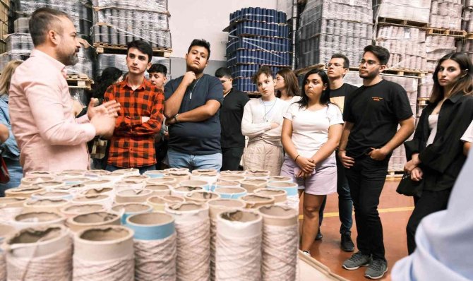 Geleceğin Tasarımcıları Halı Fabrikasını Ziyaret Etti