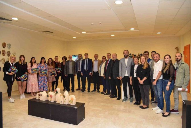 Güzel Sanatlar Ve Tasarım Fakültesinde ’Seçki 2’ Sergisi Açıldı