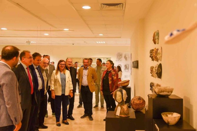 Güzel Sanatlar Ve Tasarım Fakültesinde ’Seçki 2’ Sergisi Açıldı