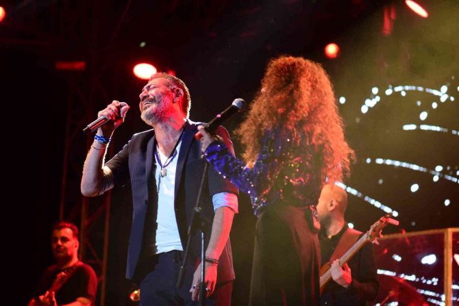 Hakan Altun: "Cumhuriyetin 100. Yılında Gel Bari Aşk"