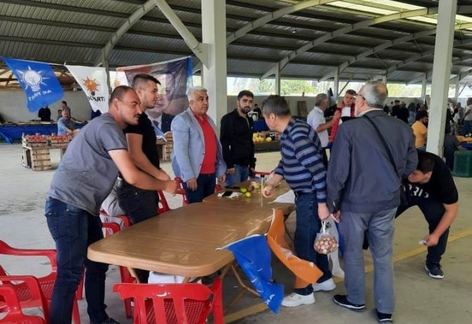 Hisarcık Ak Parti Gençlik Kolları’ndan Pazar Yerinde Üye Kayıt Çalışması