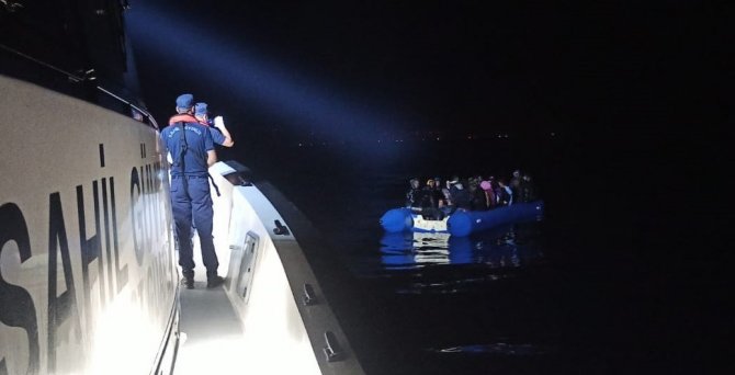 İ̇zmir Açıklarında 143 Göçmen Kurtarıldı, 31 Göçmen Yakalandı