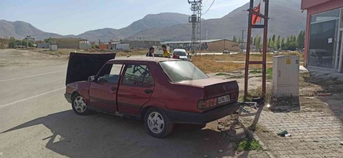 Otomobilin Direğe Çarpma Anı Kamerada