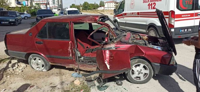 Otomobilin Direğe Çarpma Anı Kamerada