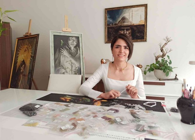 Kristal Taşları Sabırla İşliyor