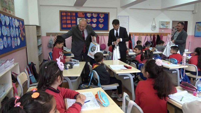 Bahşılı Belediyesi’nden Öğrencilere Kırtasiye Yardımı