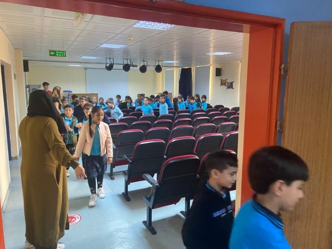 İ̇tfaiyeden Minik Öğrencilere Yangın Semineri