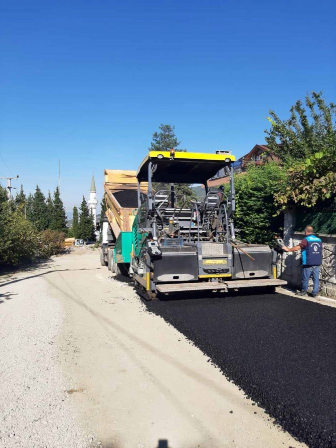 Kent Genelinde Bozuk Yollar Onarılıyor