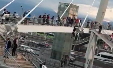 Köprüden D-100 Karayoluna Sarkan Vatandaş Yürekleri Ağza Getirdi