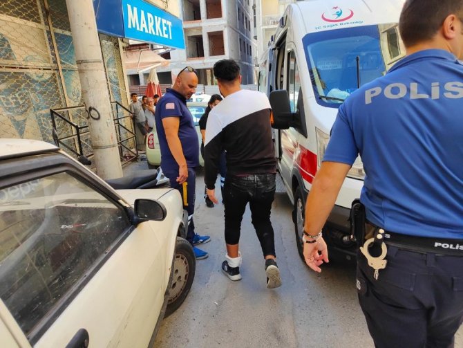 Kuşadası’nda Satırlı Bıçaklı Kavga: 2 Yaralı