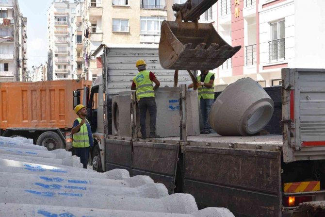 Mersin’de Mahallelerin Altyapısı Yenileniyor