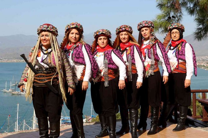 "Dağların Sultanları Kadın Efeler", Kahraman Türk Kadınını Temsil Ediyor