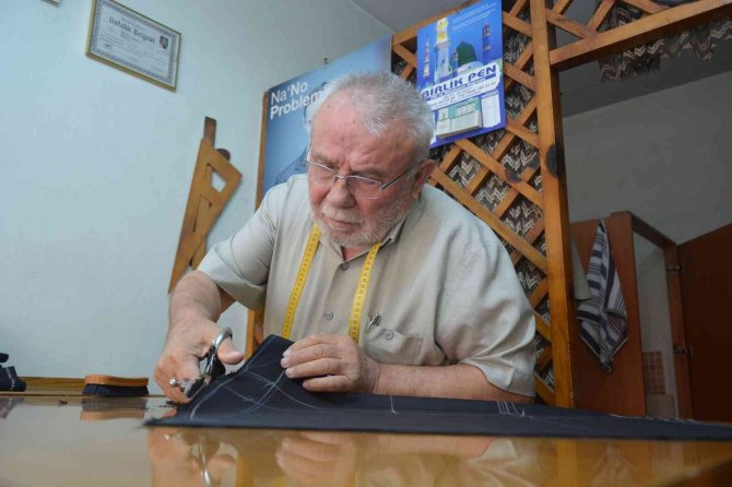 64 Yıllık Terzinin Meslek Aşkı