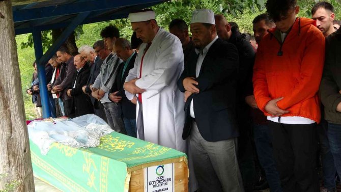 Ağabeyi Tarafından Kazara Vurulan Şevval Son Yolculuğuna Uğurlandı