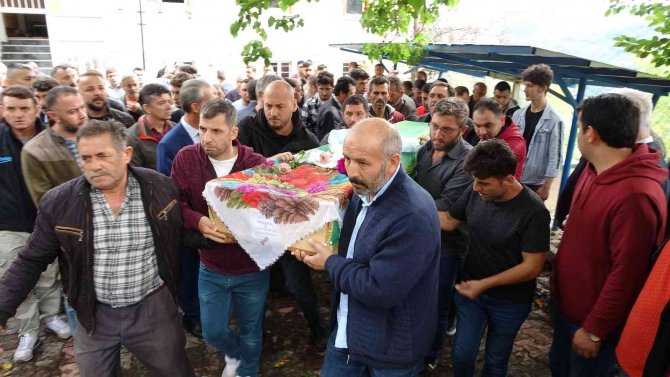 Ağabeyi Tarafından Kazara Vurulan Şevval Son Yolculuğuna Uğurlandı