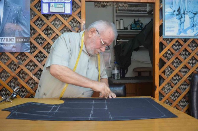 64 Yıllık Terzinin Meslek Aşkı