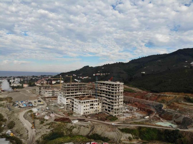 Ordu Şehir Hastanesi Yükseliyor