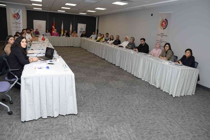 Uygulamalı İ̇hracat Elemanı Yetiştirme Kursu Başladı