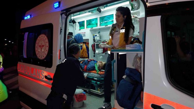 Samsun’da Polis Motosikleti Kaza Yaptı: 2’si Polis 3 Yaralı