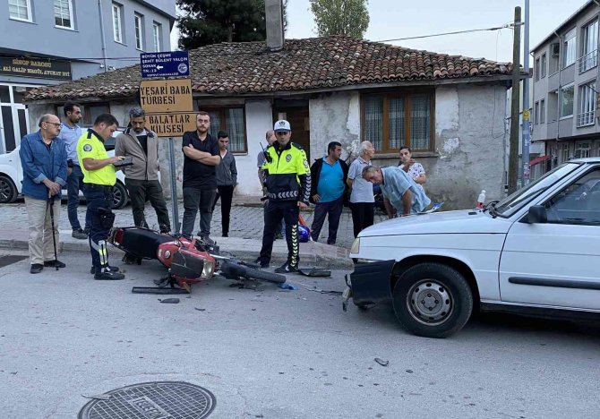 Sinop’ta Otomobille Çarpışan Motosiklet Sürücüsü Yaralandı