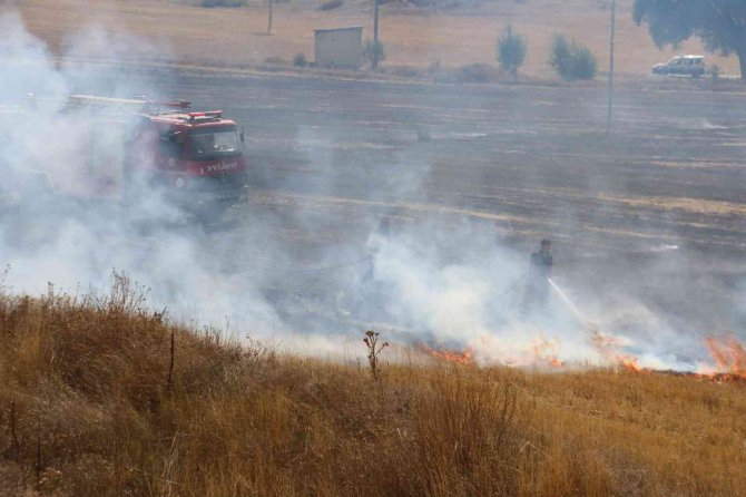 İ̇tfaiye Suyla, O İse Yaba İle Müdahale Etti