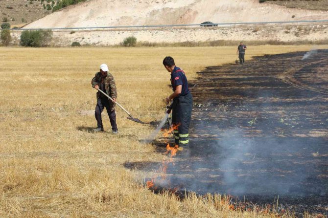 İ̇tfaiye Suyla, O İse Yaba İle Müdahale Etti
