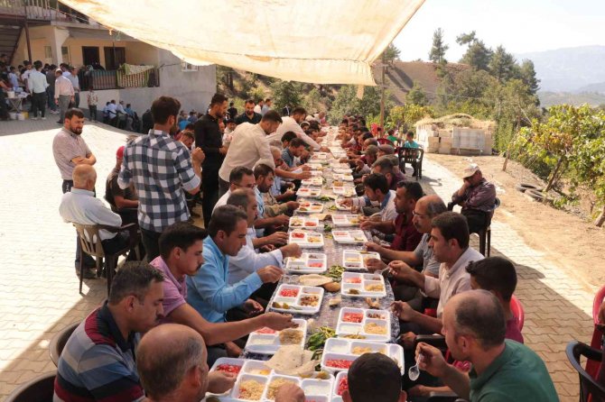 Şampiyon Pehlivanlar Omuzlarla Taşındı, Koçlar Kesildi