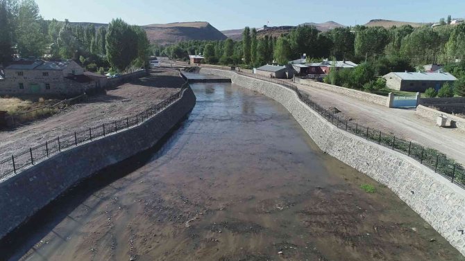 Kars Digor İ̇lçe Merkezi Ana Deresi Islah Çalışmaları Tamamlanmak Üzere
