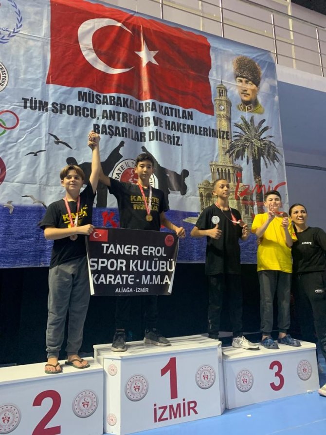 Aliağalı Karateciler Madalyaları Topladı