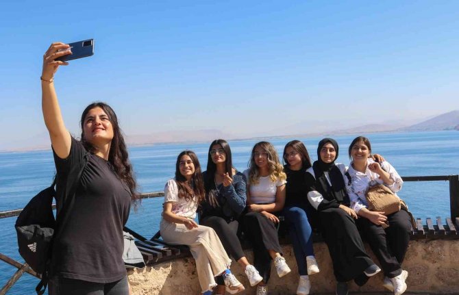 Kyk Yurtlarındaki Öğrencilere Van’ı Gezdi