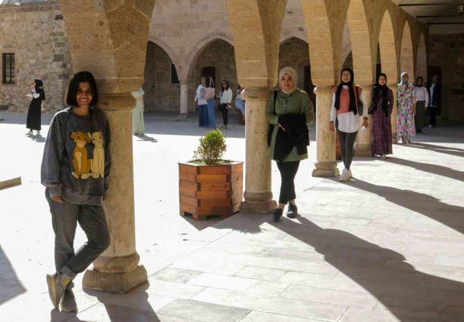 Kyk Yurtlarındaki Öğrencilere Van’ı Gezdi