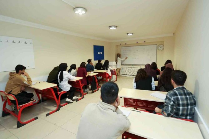 İ̇pekyolu Sürekli Eğitim Merkezi’nde Eğitim-öğretim Sezonuna Başladı