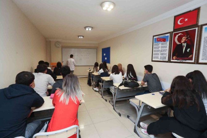 İ̇pekyolu Sürekli Eğitim Merkezi’nde Eğitim-öğretim Sezonuna Başladı