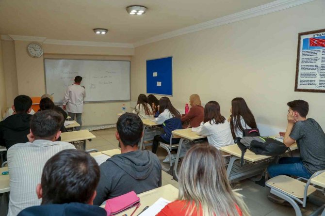 İ̇pekyolu Sürekli Eğitim Merkezi’nde Eğitim-öğretim Sezonuna Başladı