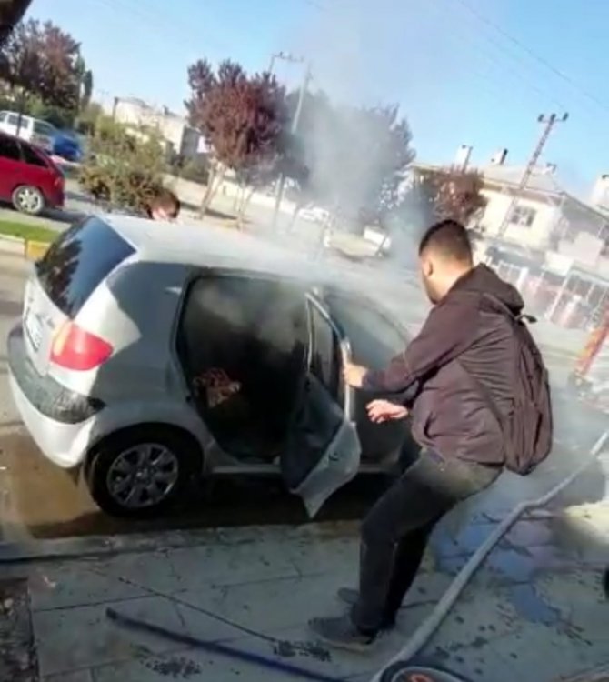 Bagajdaki Mangal Kömürü Az Daha Otomobili Yakıyordu