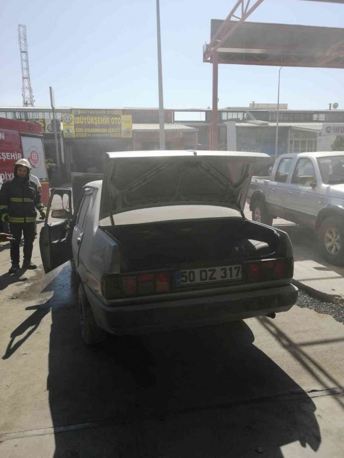 Tamir Edilen Otomobil Yandı