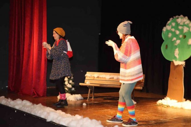 Yalova Belediyesi’nden Çocuklara Tiyatro Etkinliği