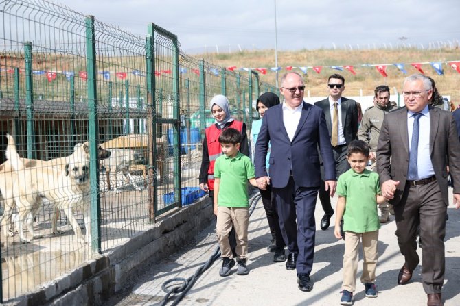 Bilgin: “Yaratılanı Yaratandan Ötürü Severiz”