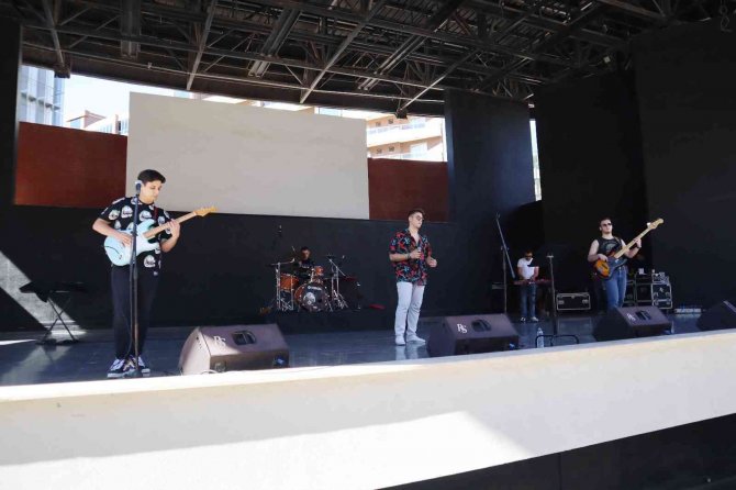 İ̇eü’de İlk Gün Heyecanı