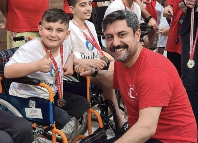 8 Yaşındaki Ampute Milli Yüzücü Ömer’in Hedef Dünya Şampiyonu Olmak
