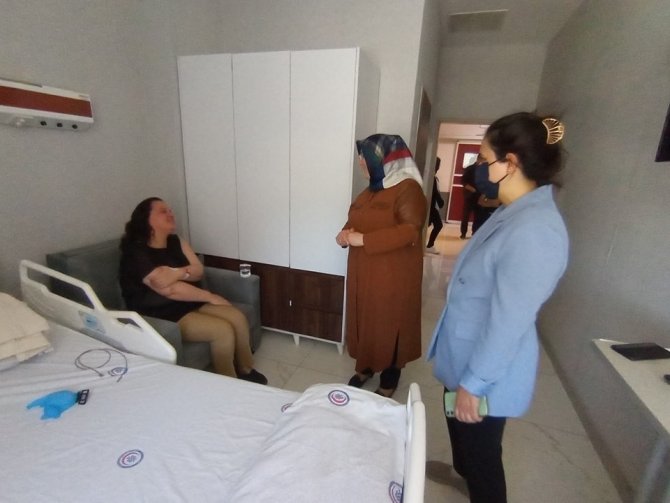 Ak Parti Milletvekili Nilgün Ök Trafik Kazası Geçirdi