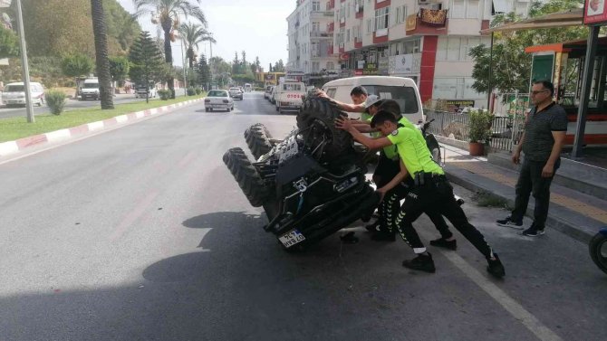 Otomobilin Çarptığı Atv, Park Halindeki Araca Çarpıp Takla Attı: 2 Turist Yaralı