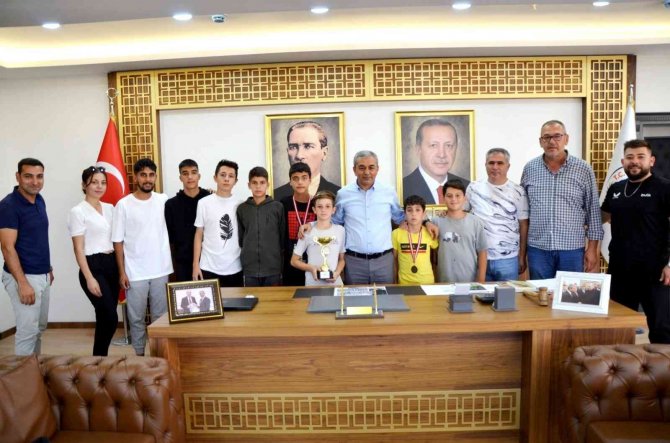 Başkan Kaplan Başarılı Sporcuları Ağırladı