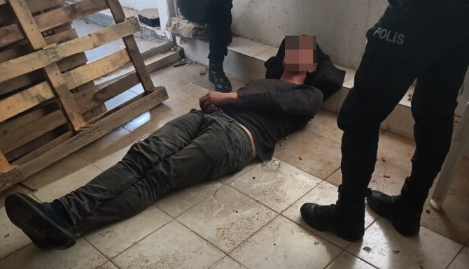 Hırsızlık İçin Girdiği İş Yerinde Çatıdan Düşüp Yaralanınca Yakalandı