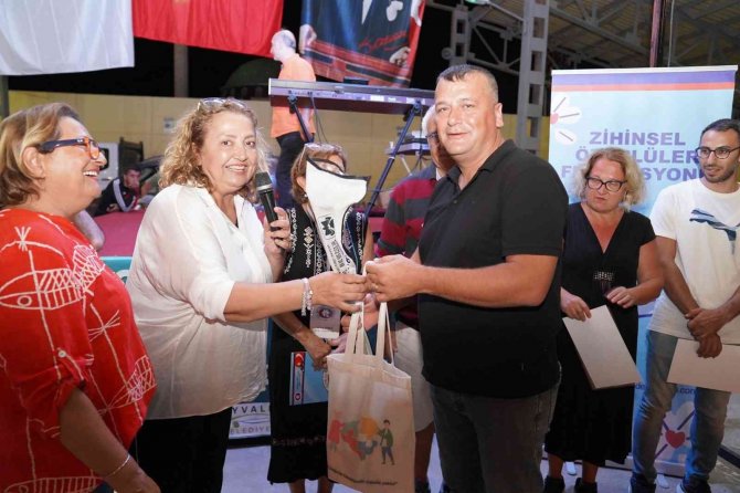 Ayvalık Engelliler Şenliği Kamp Ateşiyle Sona Erdi