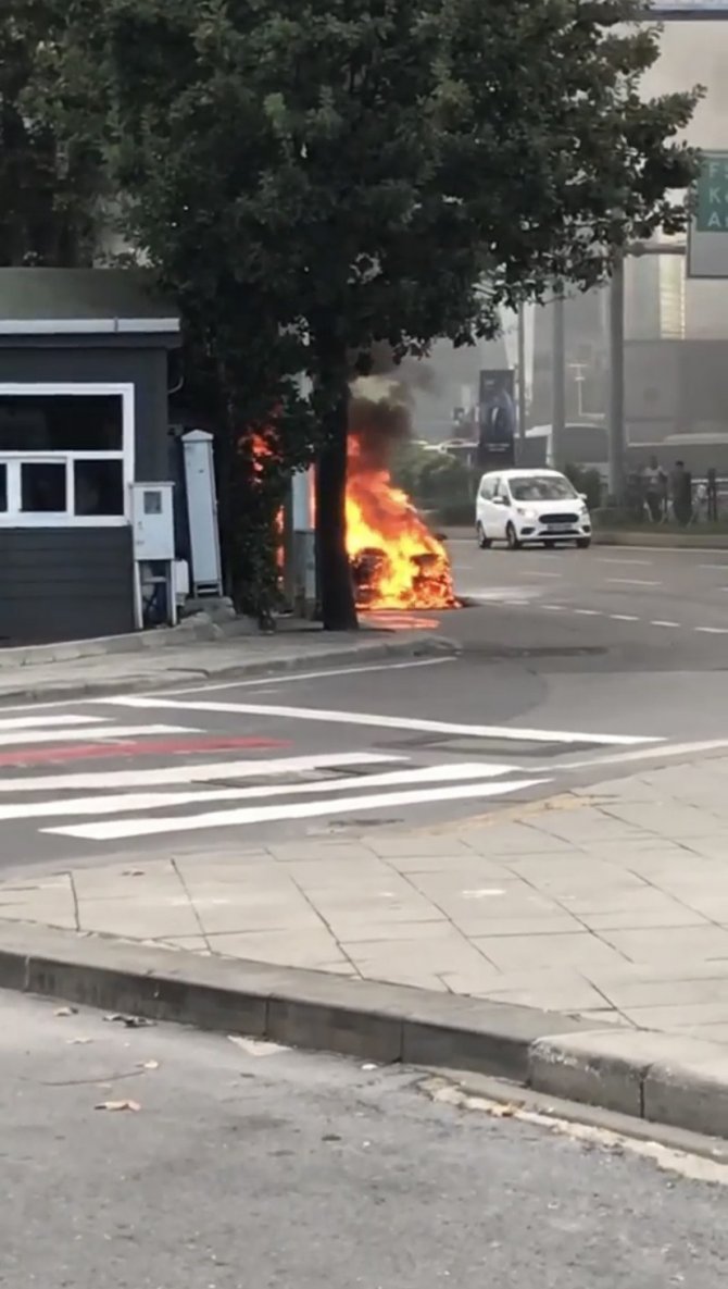 Beşiktaş’ta Korkutan Otomobil Yangını