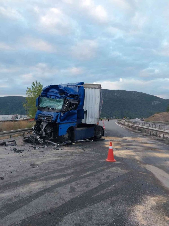 Osmaneli’nde Tırlar Çarpıştı: 1 Ölü